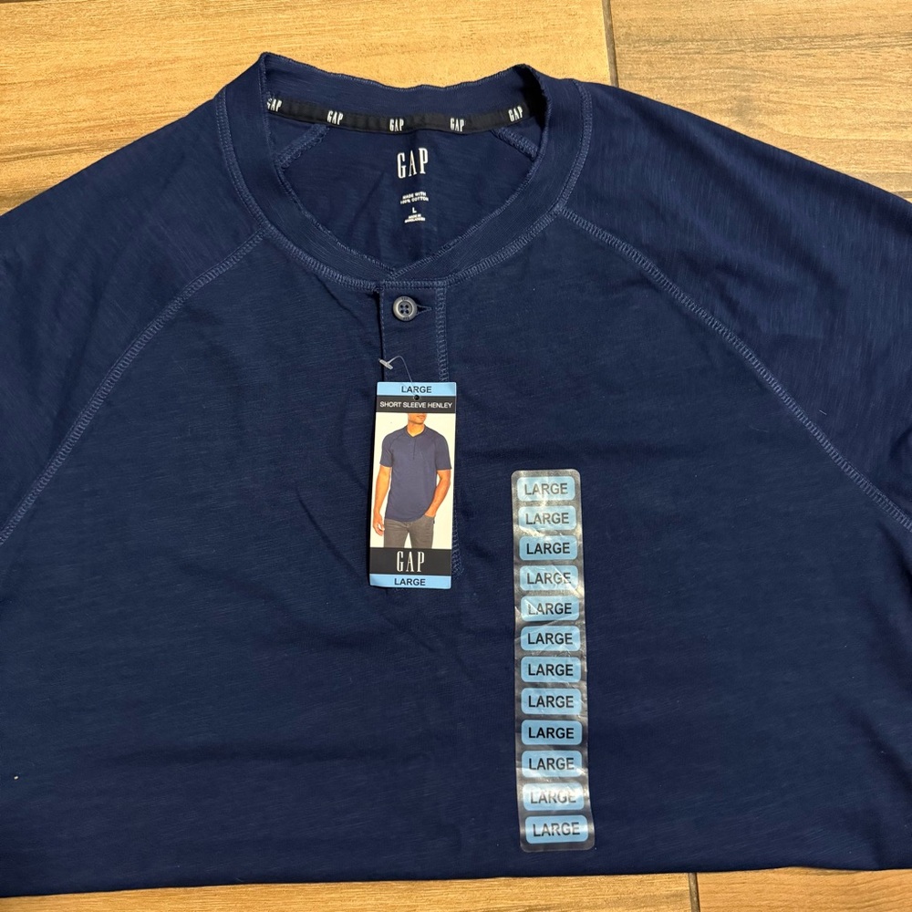 GAP Men's Large Bright Blue Short Sleeve Henley with Side Vents
